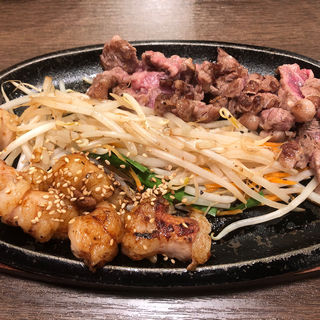 ランチステーキと国産丸腸定食	(鉄板天神ホルモン 姪浜店)