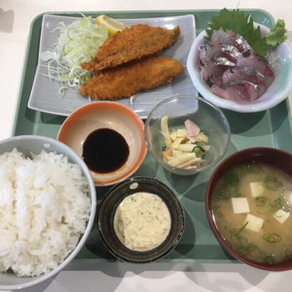 アジフライと刺身のセット(魚市食堂 （ウオイチショクドウ）)