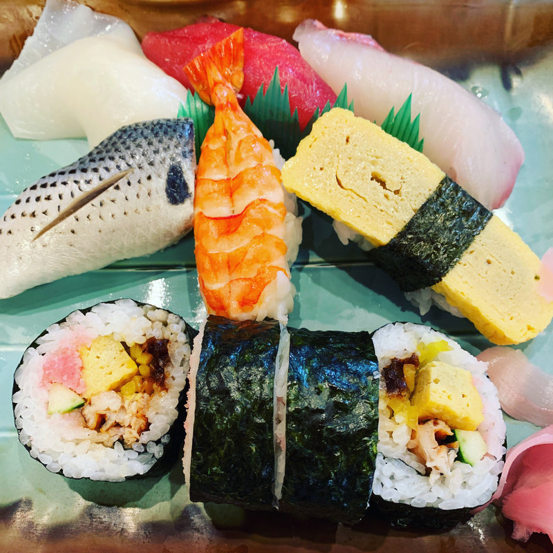 お昼のすし定食(市場ずし 東通り店)