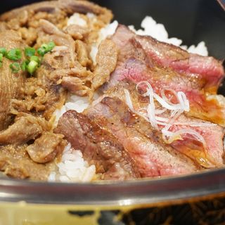 神戸牛まぶしと極上赤身ステーキの二種盛重(おんどる 本店)