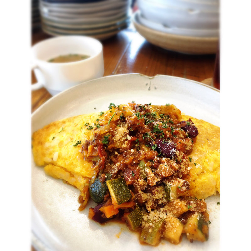 ゆるり流オムライス〜夏野菜のボロネーゼソース〜(カフェ戸田日和ラボ （Cafeトダビヨリlab.）)