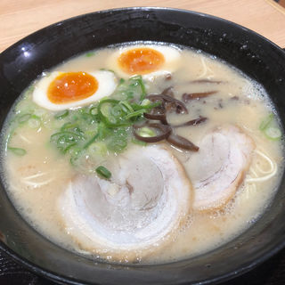 味玉ラーメン(屋台ラーメン玉龍 福岡空港店)