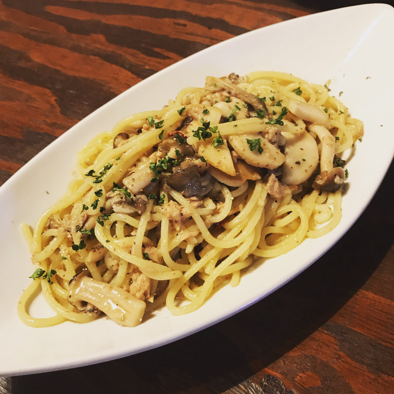 ツナとキノコのプッタネスカビアンコ(イタリア食堂 Ciao!! （チャオ）)