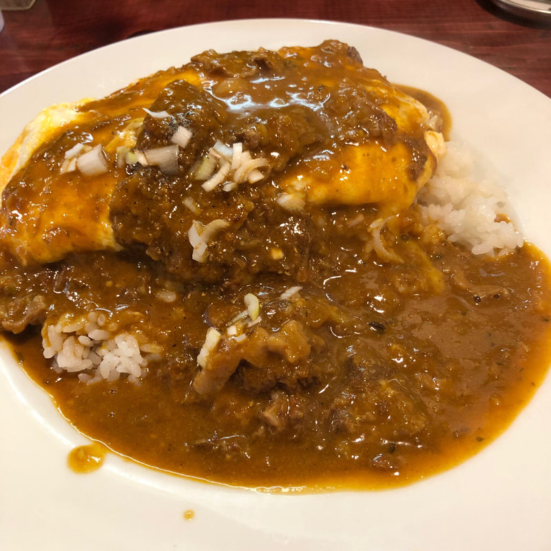 牛すじカレーごはん オムチーズ 大盛り(ブラウニー)
