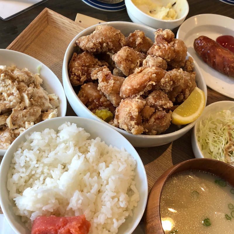 唐揚げ定食(ホステル スタンドバイミー)