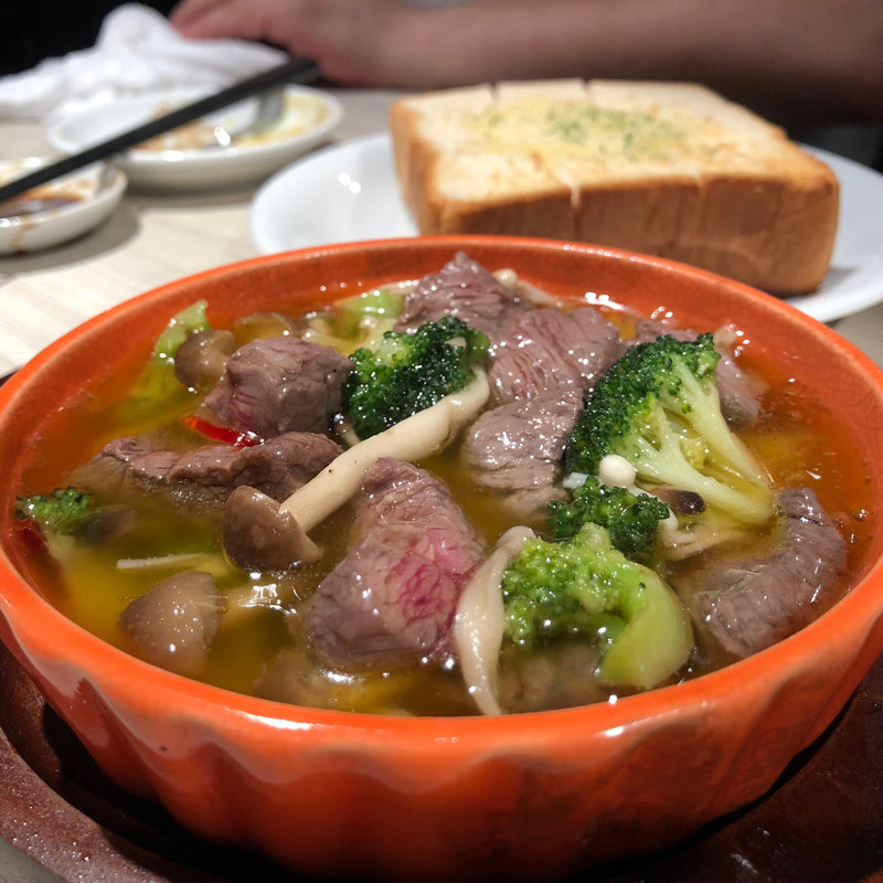 ステーキアヒージョ(じゃじゃ馬)