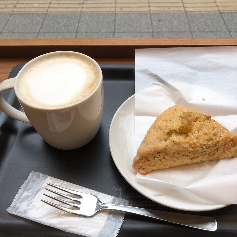 スターバックスラテ・レモンポピーシード(スターバックスコーヒー 津田沼ビート店)