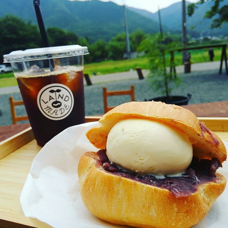 塩パンあんこアイス(ヤマネベーカリー LOCASSE TAMBA )