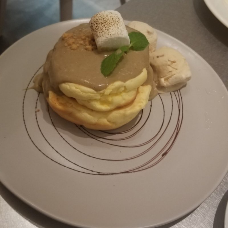 ロイヤルミルクティーときな粉のパンケーキ(レインボーパンケーキ 西武池袋店)