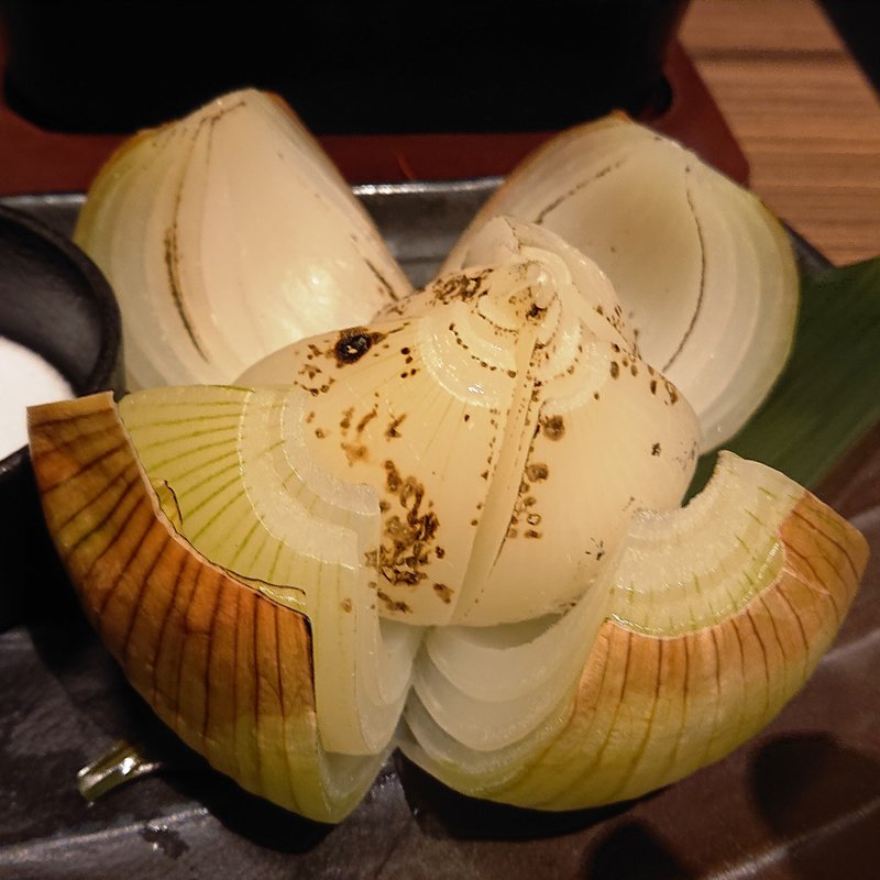 淡路玉ねぎ丸ごと焼き(地鶏と個室居酒屋 辻留)