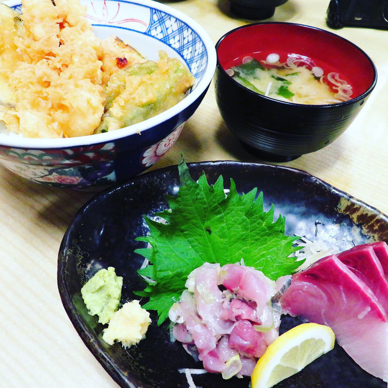 天丼と刺身小鉢定食(お食事処 祇園)
