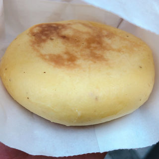 もちもち焼きじゃがチーズまん(神戸コロッケ 元町店)