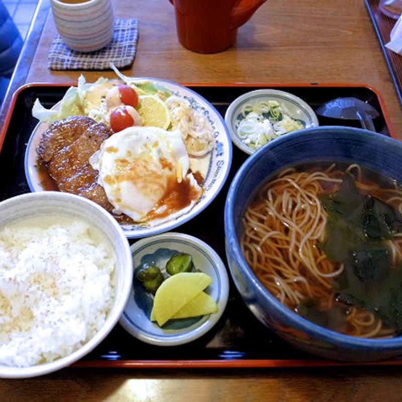 ハンバーグとかけそば、半ライス付(志波田)