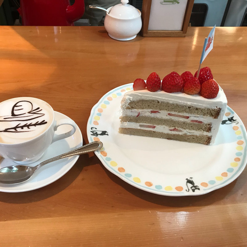 ふぞろいイチゴのショートケーキ(カフェ麦わらぼうし （カフェムギワラボウシ）)