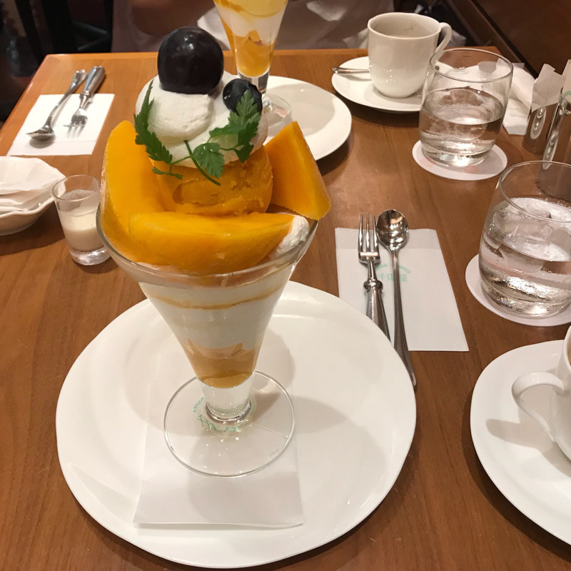 マンゴーのパフェ(京橋千疋屋 東武池袋6F パーラー)