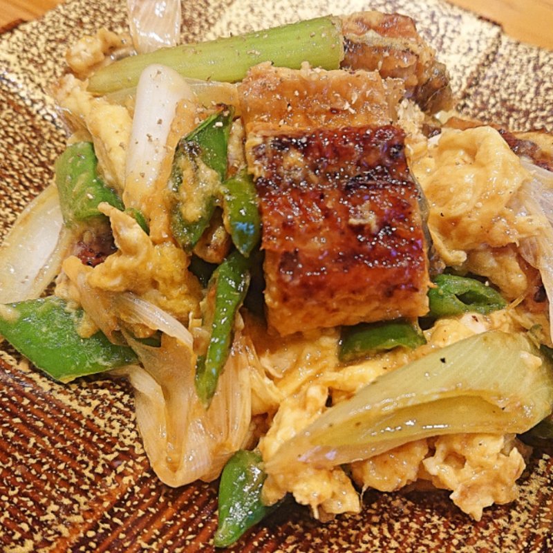 鰻と卵の青唐辛子炒め(燈火)