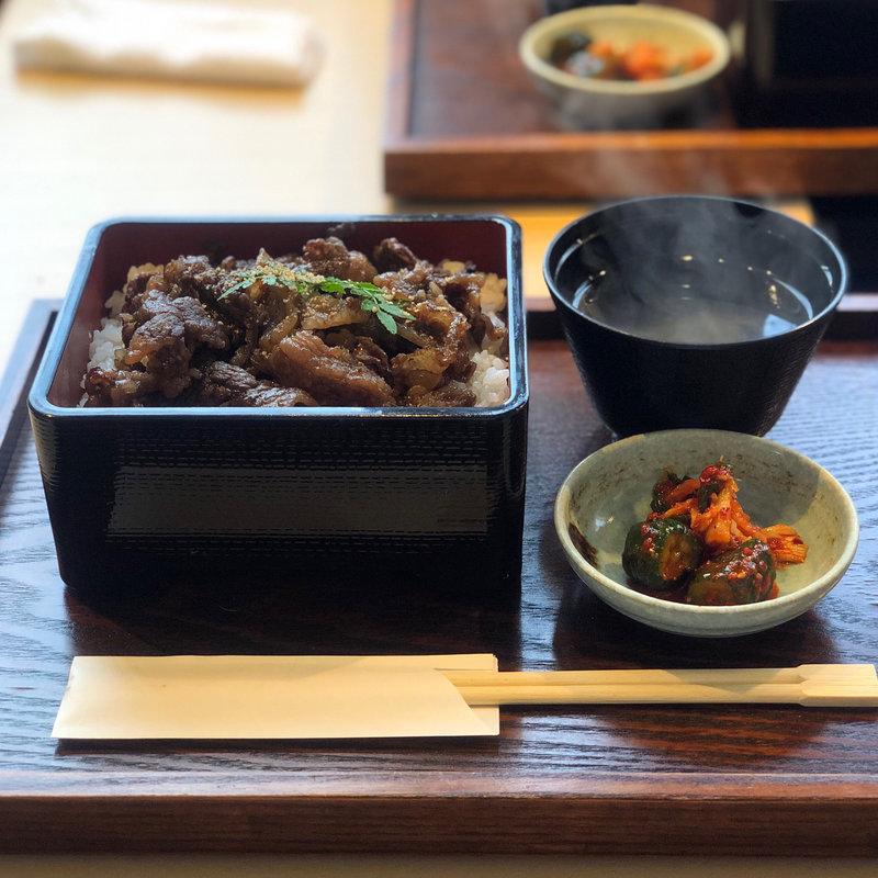 牛炭火焼肉重(もつ小町 )