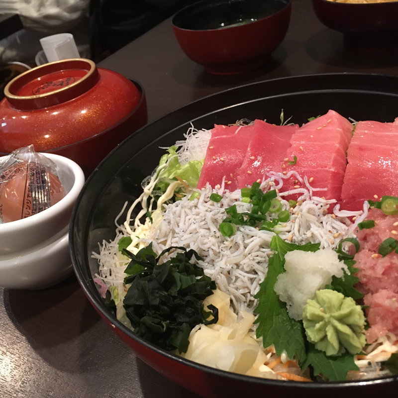 三崎マグロしらす丼(とびっちょ 本店)