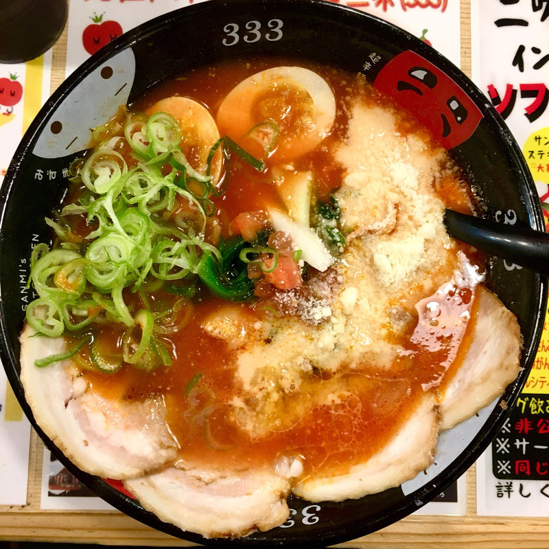 トマトラーメン 全部のせ(元祖トマトラーメン 三味 キャナルシティ博多店)