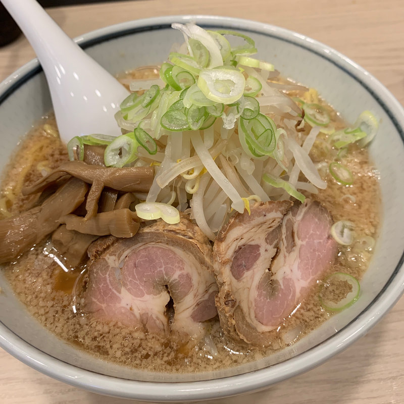 背脂げんこつらーめん(はな火屋 （はなびや）)