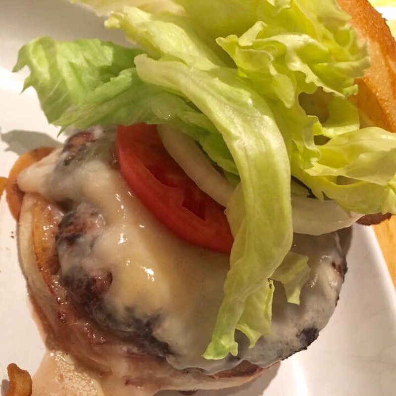 ゴルゴンゾーラのチーズバーガー(キリーズフレッシュ成城店)