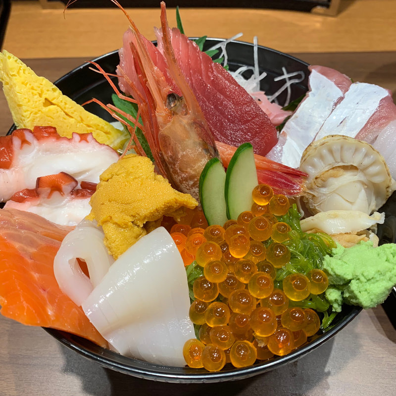 特選海鮮丼(丼の店おいかわフェザン店)