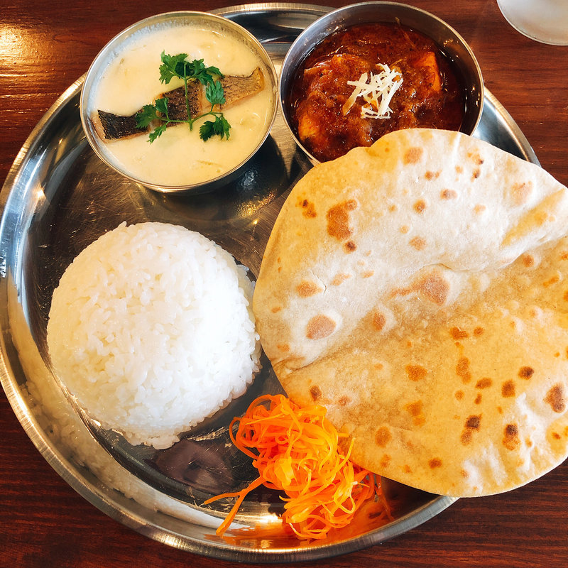 カレープレート2種(インド料理マルジョウ)