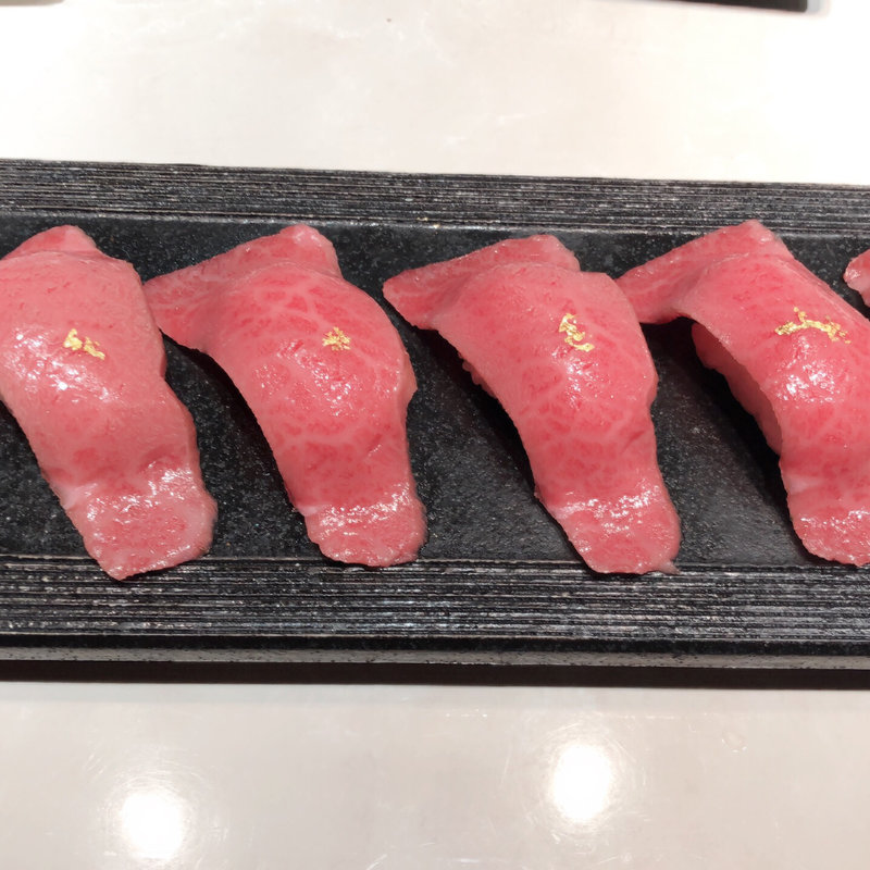 和牛炙り握り(完全個室 牛の達人 Private西新宿店)