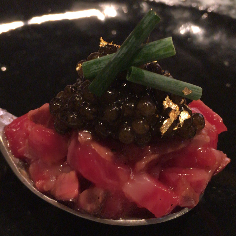 ハラミとキャビアのスプーン(北新地はらみ 法善寺店)