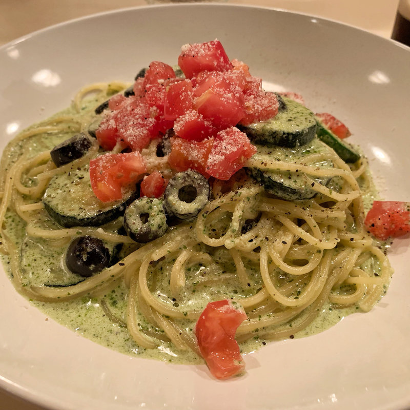 トマトのバジルソースパスタ(JANIE JONES)