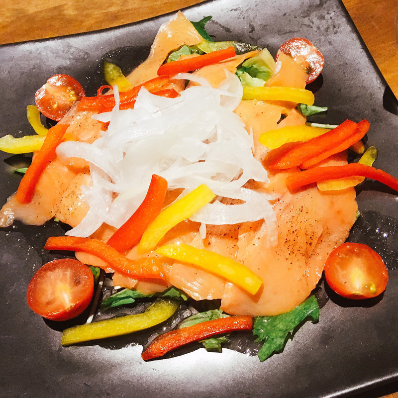 サーモンのカルパッチョ(クシヤキバル LAZO)