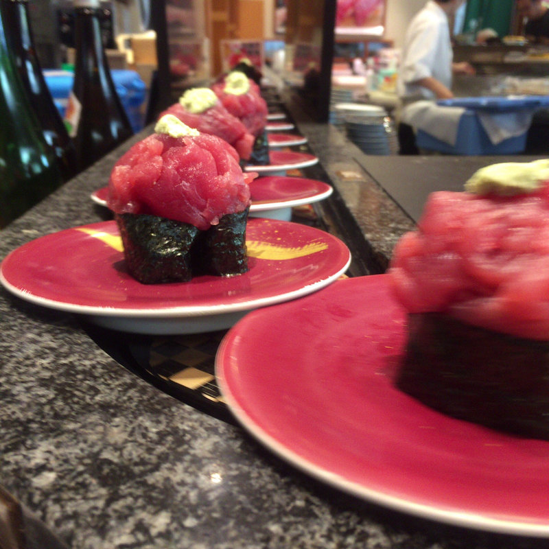 山盛り！中落ち軍艦(グルメ回転寿司 まぐろ問屋 めぐみ水産 オリナス錦糸町店)