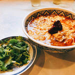 激辛スーラータンメン＋トッピングパクチー(中国ラーメン揚州商人 渋谷センター街店)