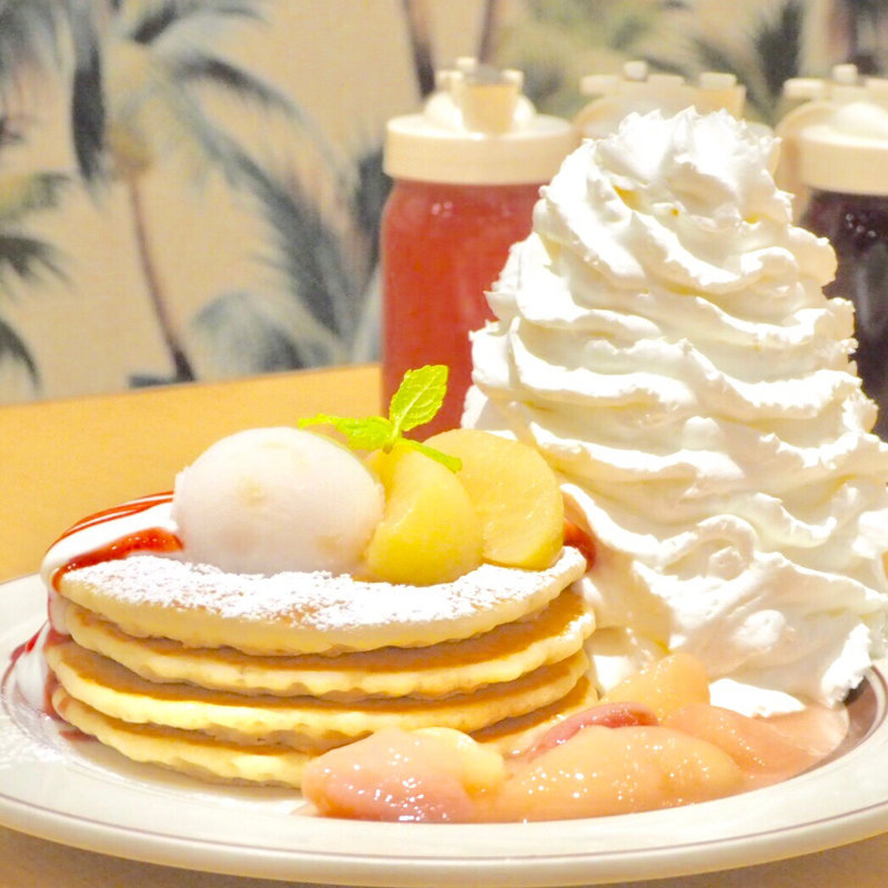 白桃とヨーグルトソースのパンケーキ(Eggs 'n Things 心斎橋店)