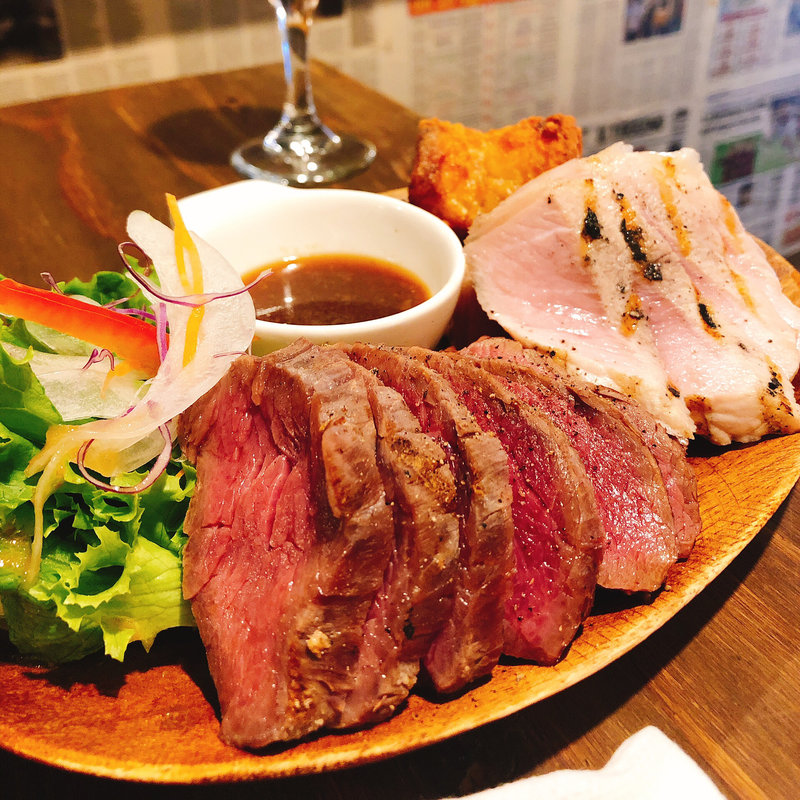 肉あいもりステーキプレート250g＋ライスに牛スジカレーがけ（トッピング）(肉酒場 ブラチョーラ 亀戸店 )