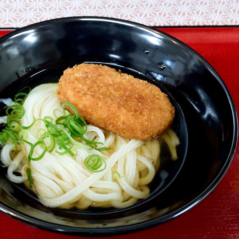 コロッケうどん（かけ+コロッケ）(山とも )