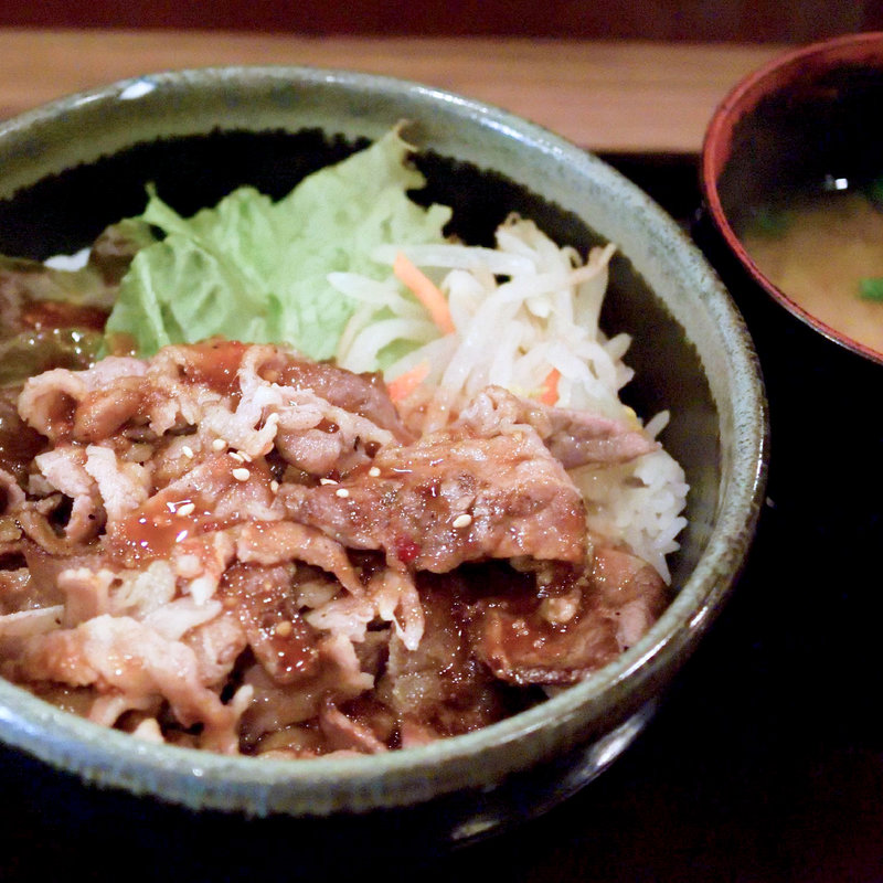カルビ丼肉大ご飯少なめ(焼肉丼　炎伝 （ヒデン）)