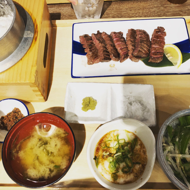 牛たん焼き定食(土佐わら焼き 龍神丸 西風新都店)