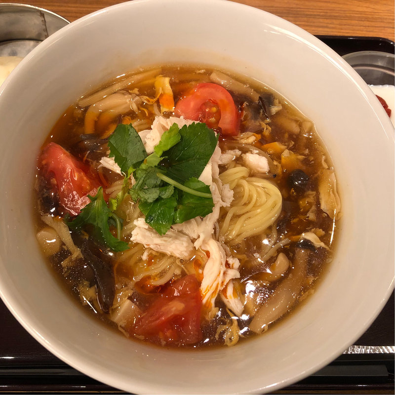 蒸し鶏ときのこのサンラー麺セット(粥餐庁 新宿京王モール店)