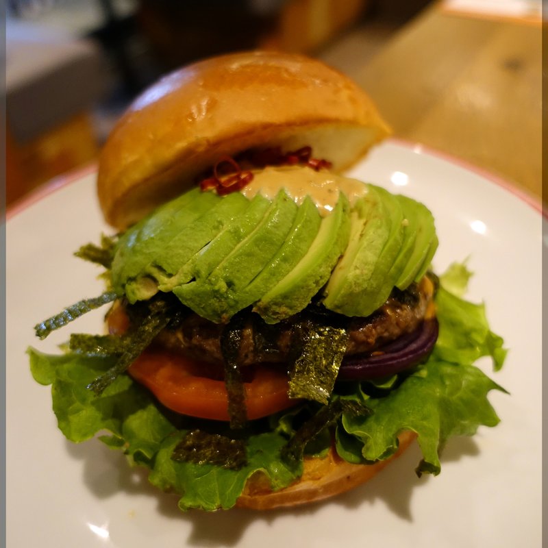 アボカドのりわさびバーガー(ヴィレッジヴァンガード ダイナー原宿)