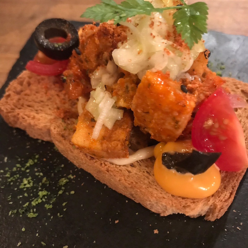 スパイスマリネポークのブルスケッタ(スペインバル ファロル)