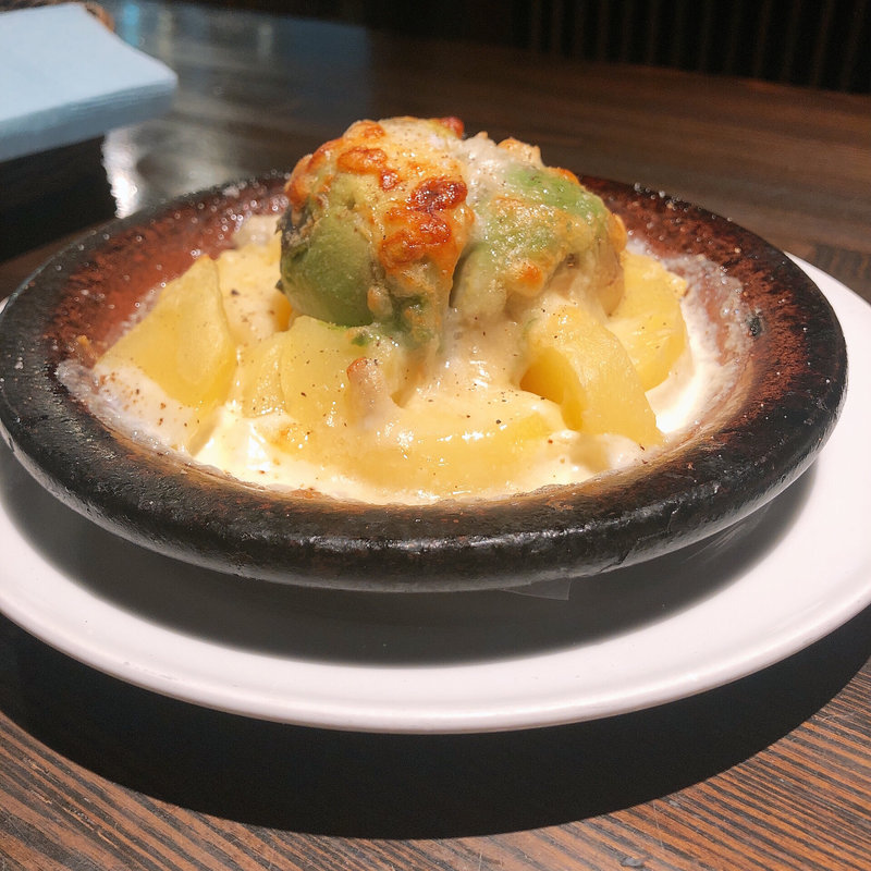 アボガド、ポテト、ブルーチーズのオーブン焼き(タベラ （Tabela）)