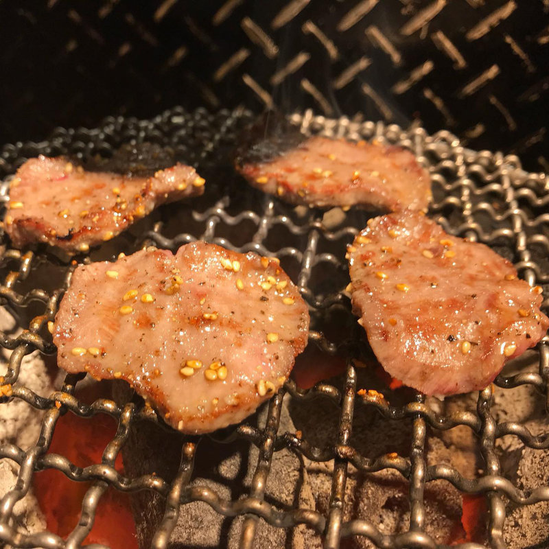 タン塩　１００ｇ(炭火焼ホルモン ぐう 新橋)