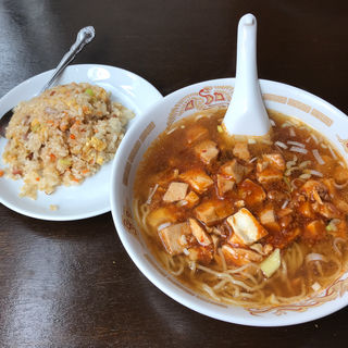 麻婆麺＋半チャーハン(中華料理 慶華楼(旧慶賓楼 ) 赤坂)