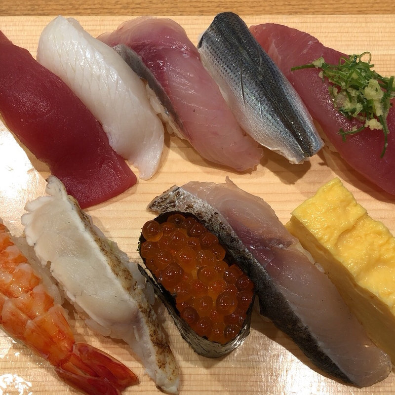 お任せ10貫握り(沼津魚がし鮨 横浜ランドマーク店)