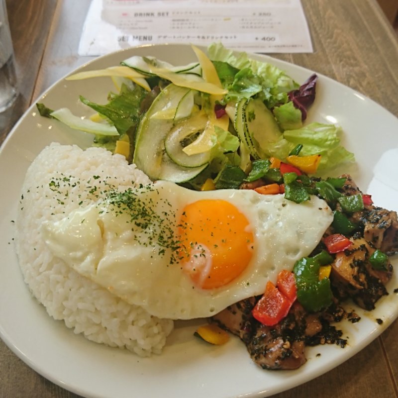バジルのチキン炒め(湘南パンケーキ )