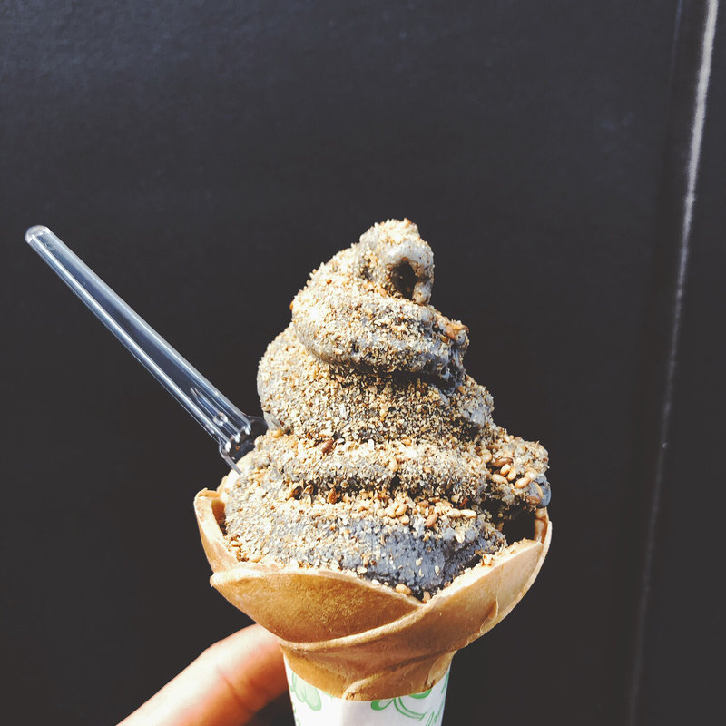 豆乳黒ごまソフトクリーム(ごま福堂鎌倉店)