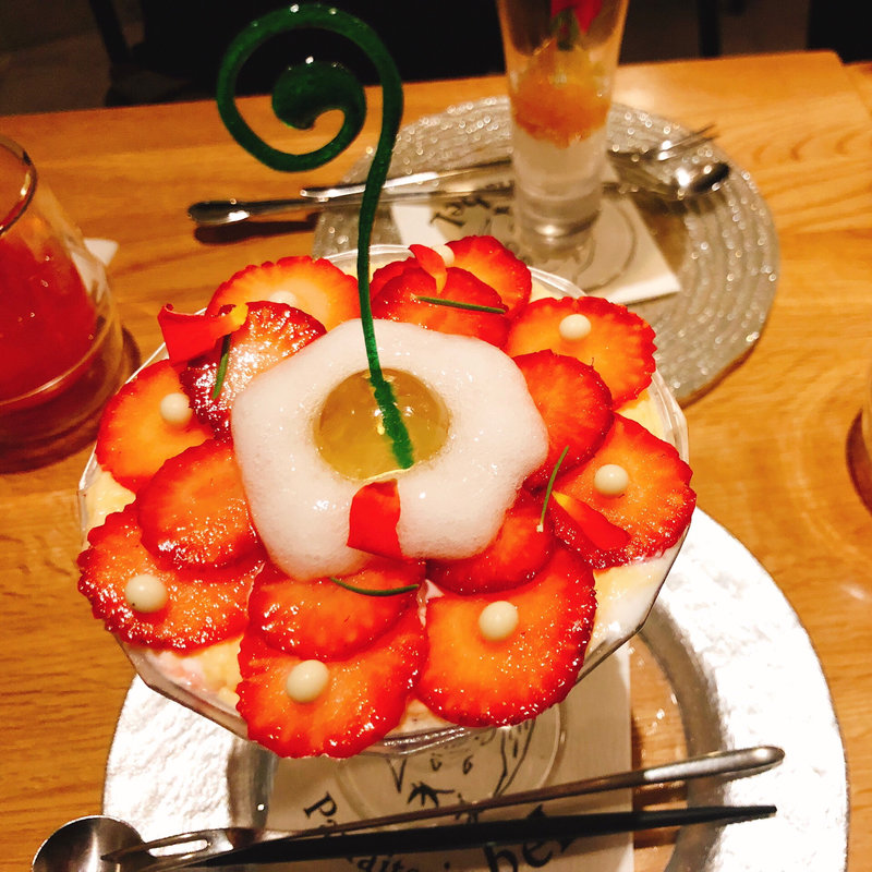 (夜パフェ専門店パフェテリア ベル)