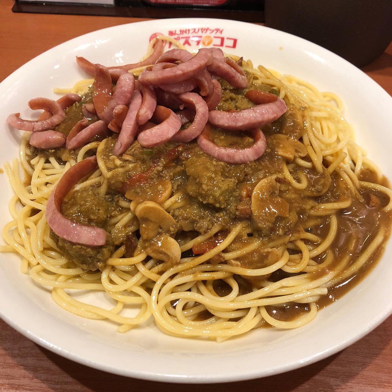 カレーミート 山盛りソーセージ(パスタデココ)