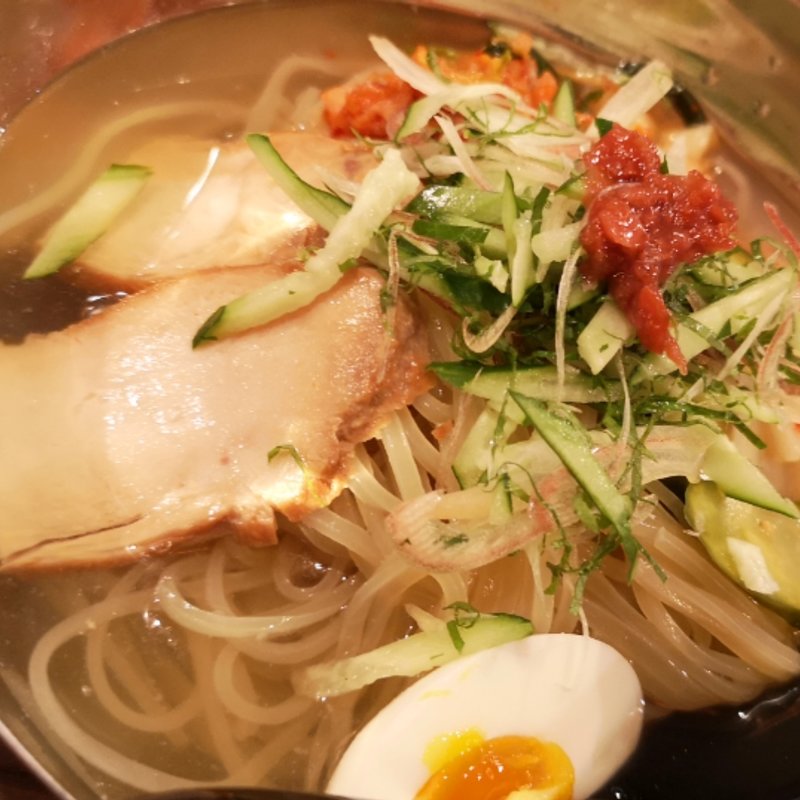 冷麺(白か黒)